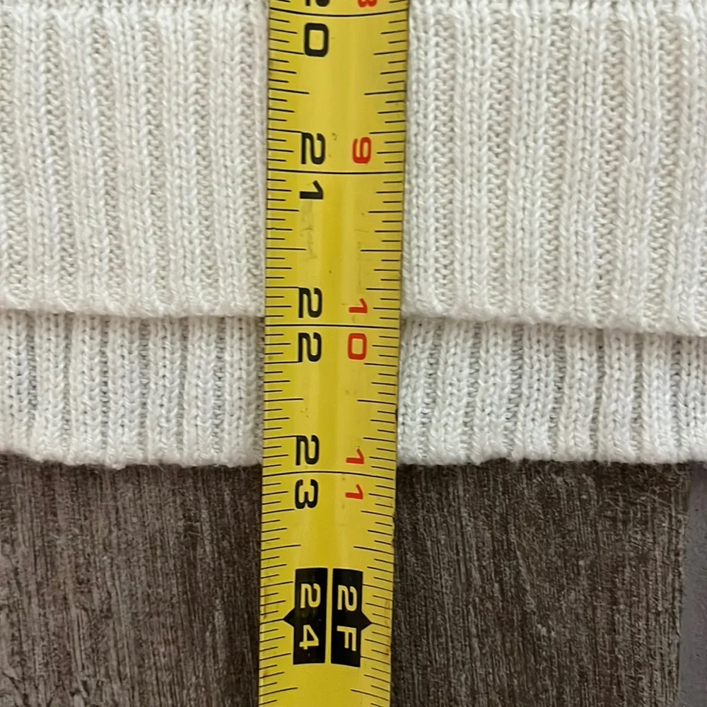 Girls Abercrombie & Fitch V neck sweater size large- cream/ off white - Picture 10 of 10